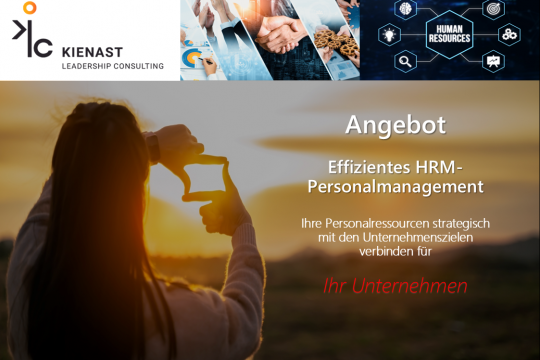 Frau bei Sonnenuntergang mit Handrahmen – Fokussierung auf strategisches HR-Management